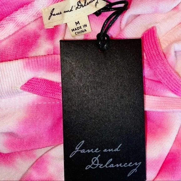💗NEW - Adorable PINK & WHITE Tie Dye Hoodie by Jane and Delancey - Size Medium - Picture 3 of 6
